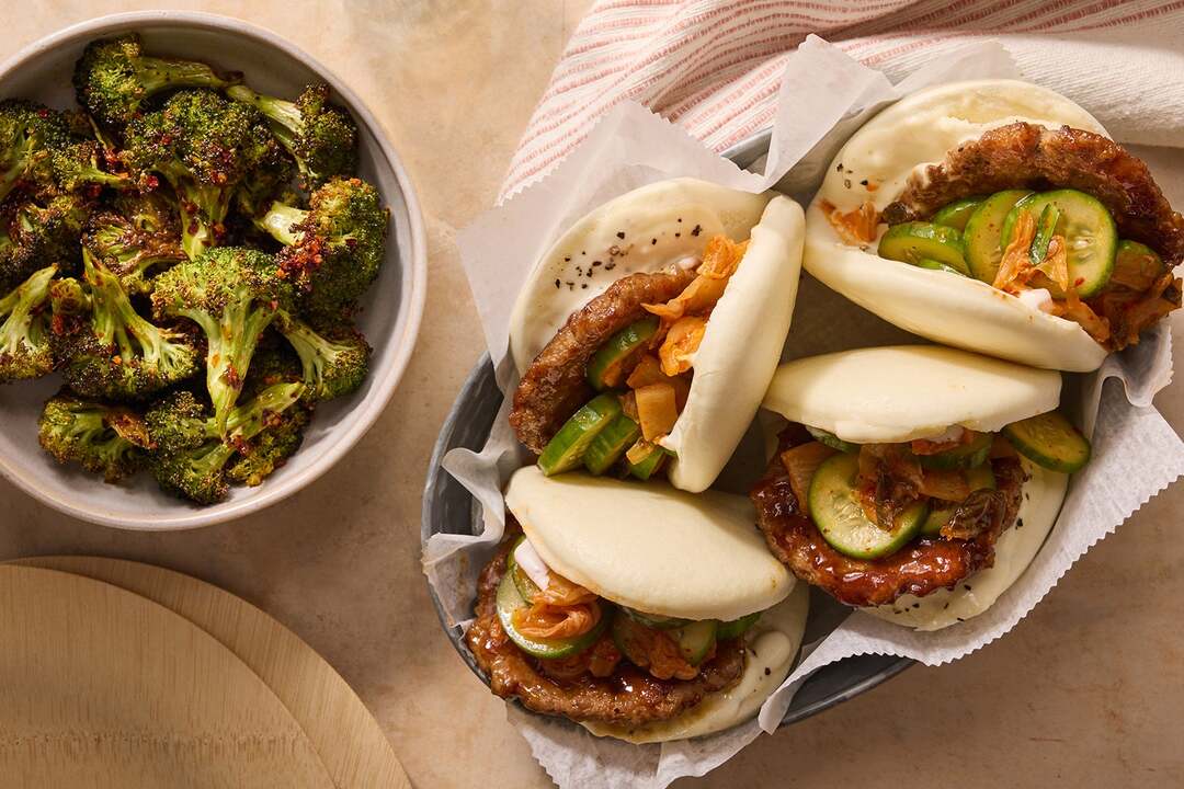 Spicy Hoisin Pork Bao Buns
